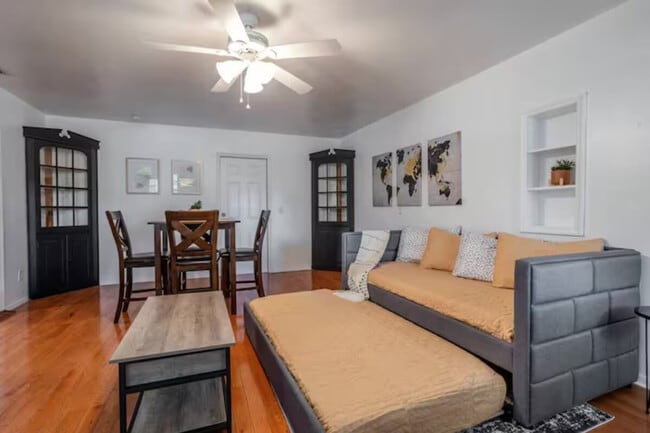 Photo - 3120 Peel Ave Unit ID1094213P