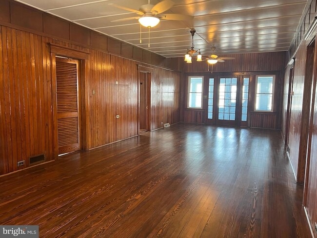Photo - 171 N River Dr