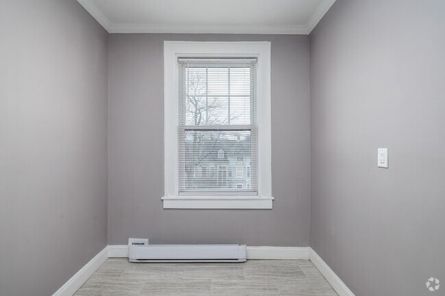 1BR, 1BA - 800SF - Dining Room - Commodore Apartments