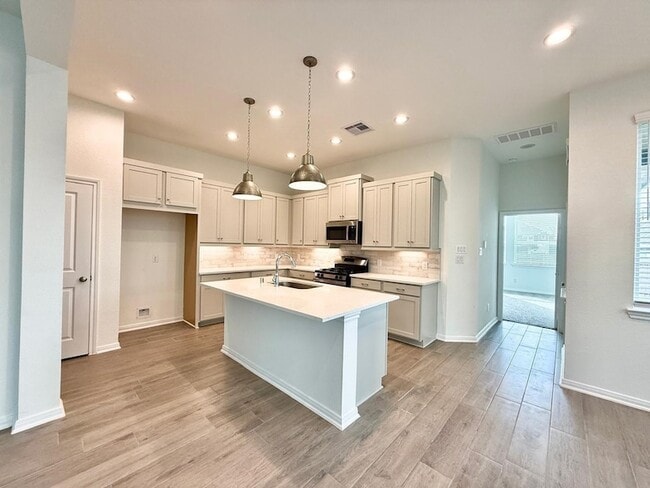 Photo - 620 Silver Pear Ct