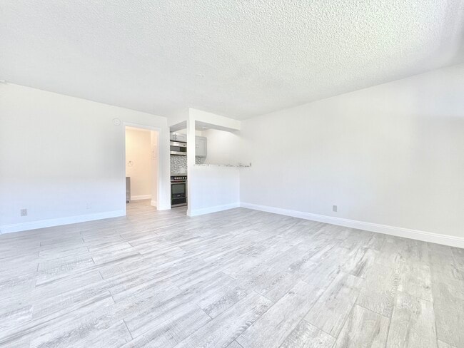 Photo - Lexington Courtyard