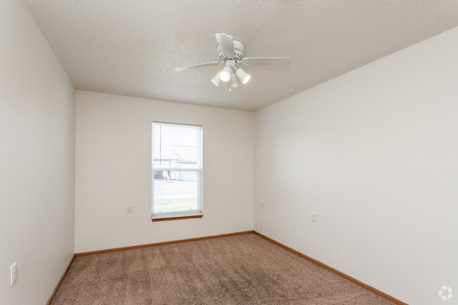 2BR, 1BA - Renovated/880 SF - Bedroom - Old Orchard Estates