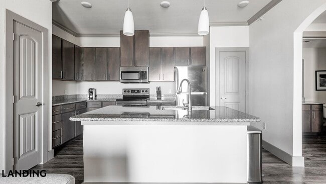 Photo - 12500 Shadowglen Trce