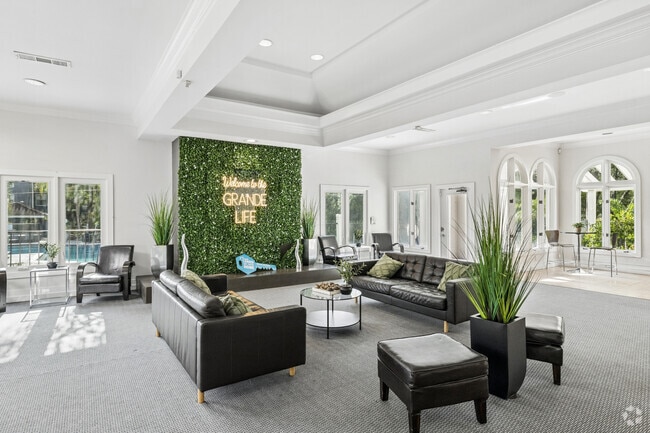 Interior Photo - Grande Oasis at Carrollwood