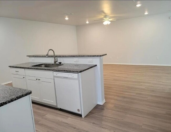 Photo - 5524 Jarvis St Unit B