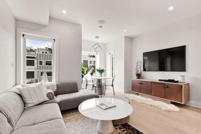 Building Photo - 2478 1/2 Ontario Rd NW Unit SI ID1587648P