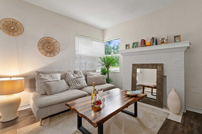 Photo - 102 W King St Unit ID1029870P