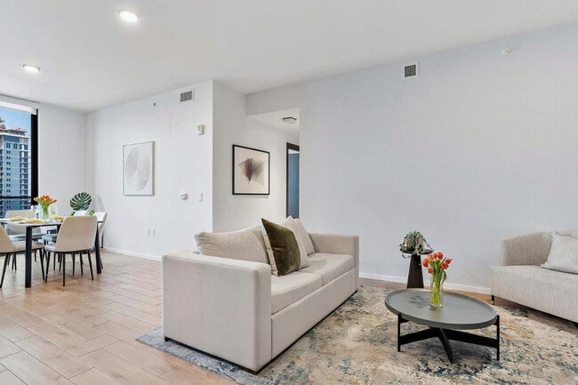 Building Photo - 398 NE 5th St Unit ID1372296P