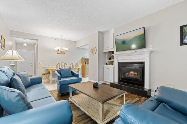 Building Photo - 3215 N River Rd Unit ID1266990P