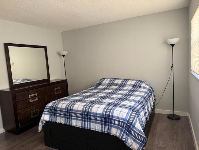 Photo - 1110 N Riverside Dr Unit 9