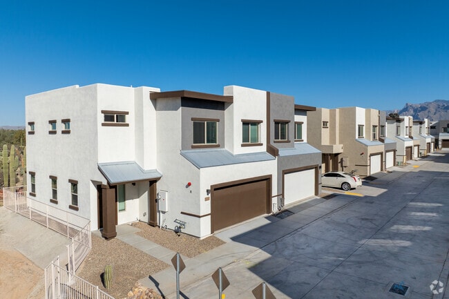 Building Photo - Cortaro Point