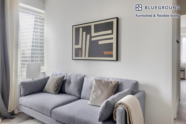 Building Photo - 70 W 45th St Unit FL37-ID2031