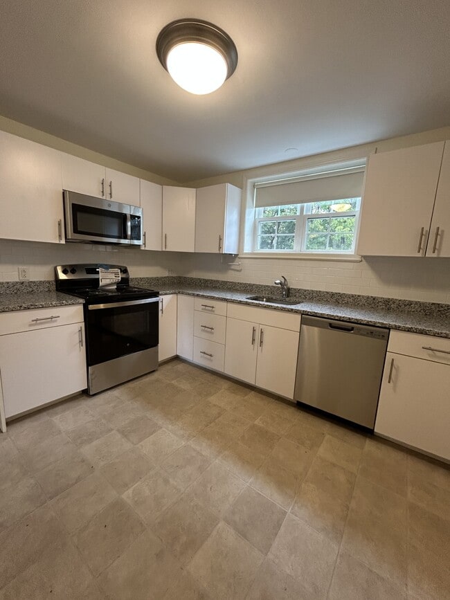 Large Eat in Kitchen - Thoreau Gardens