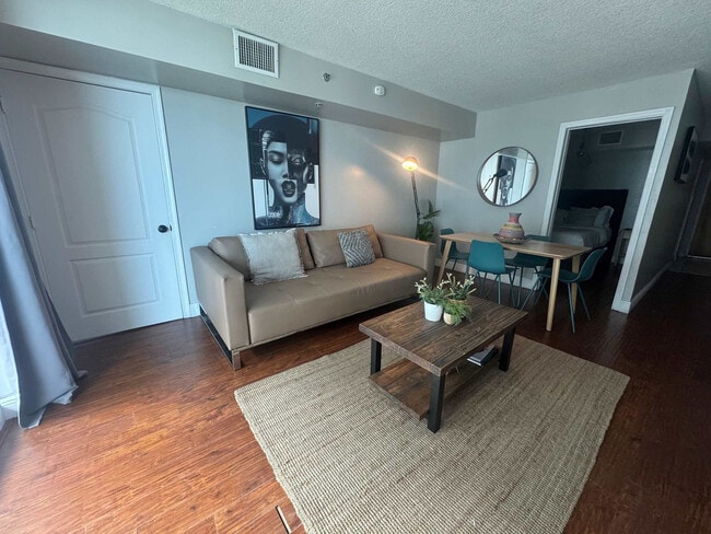 Photo - 1 SE 12th St Unit FL19-ID1022198P