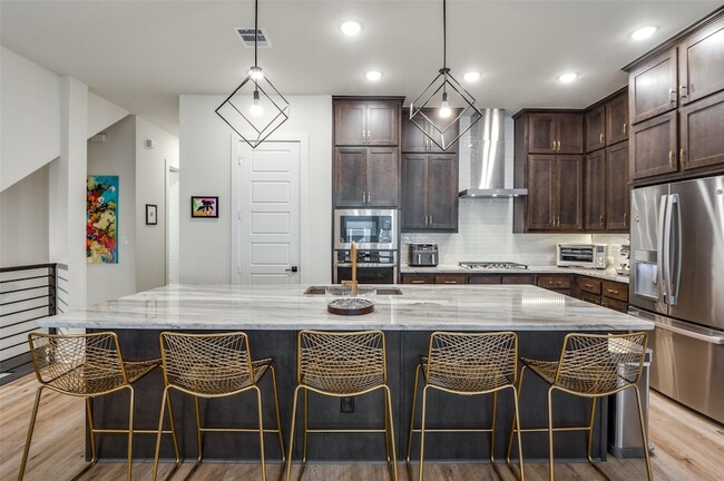 Photo - 1053 Manacor Ln