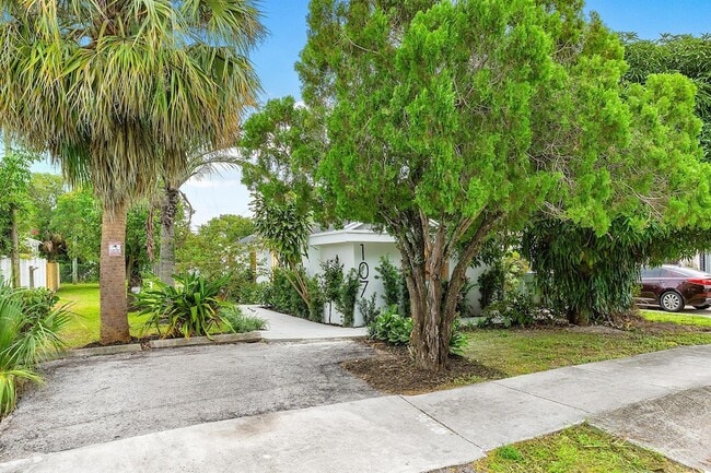 Building Photo - 107 SW 4th Ave