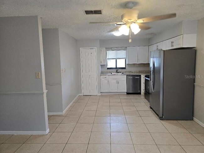 Photo - 780 E North St