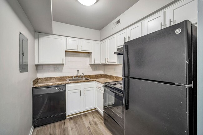 Photo - Oakmont Flats Apartments