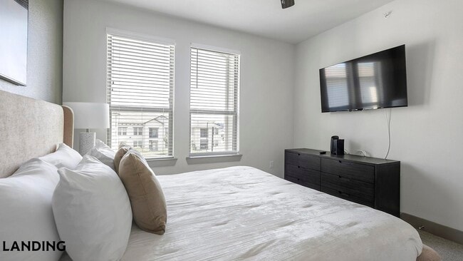 Photo - 12500 Shadowglen Trce Unit 4306