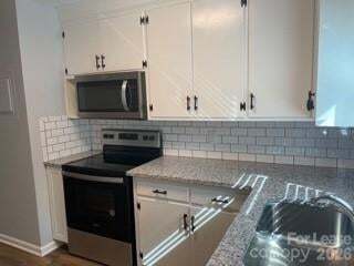 Photo - 2738 Baker St
