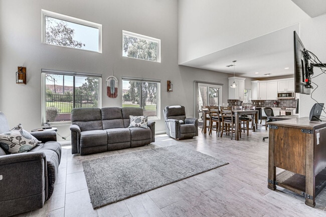 Building Photo - 3043 E Fremont Rd Unit SI ID1546371P