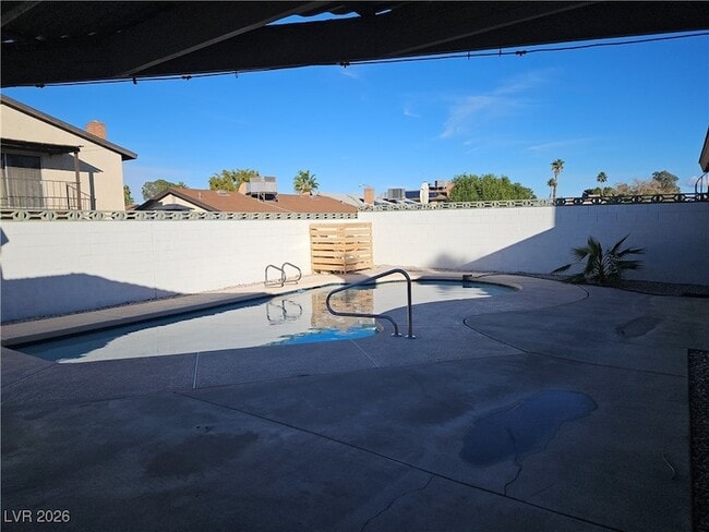 Photo - 6764 Groveview Ln