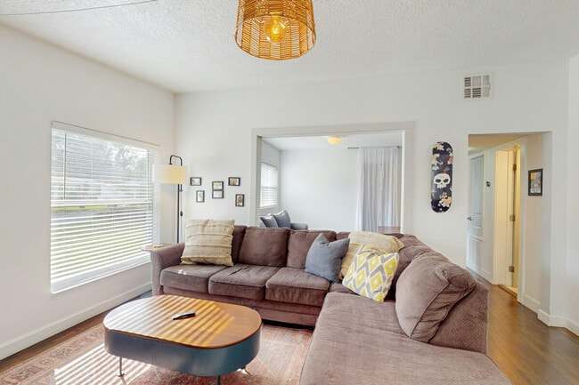 Building Photo - 2501 Weber St Unit SI ID1385794P