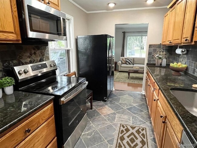 Photo - 23096 Hawthorne St