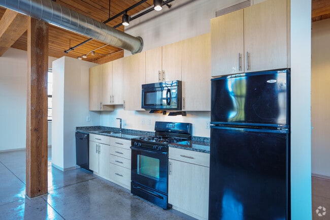 1BR, 1BA - 763SF - Kitchen - Atlas Lofts