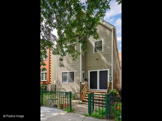 Building Photo - 2142 N Maplewood Ave