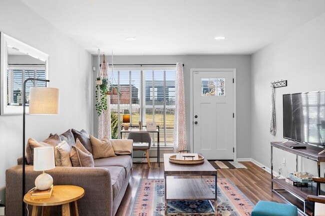 Photo - 1122 2nd Ave S