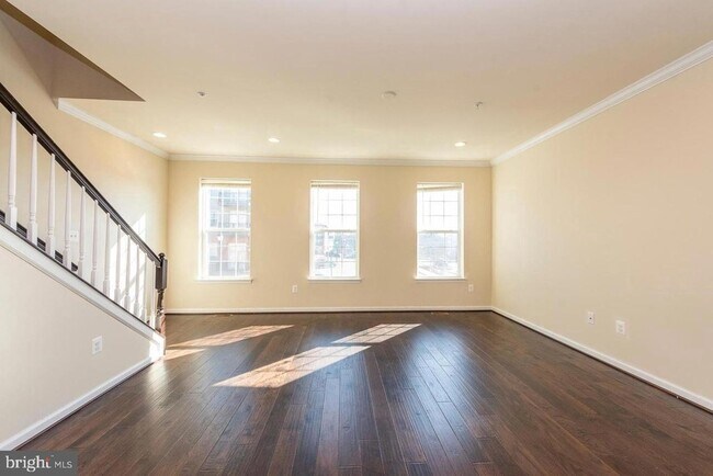 Photo - 7035 Southmoor St