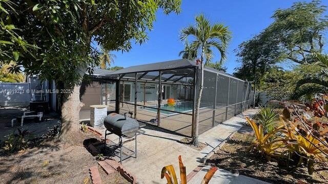 Photo - 6980 Scott St