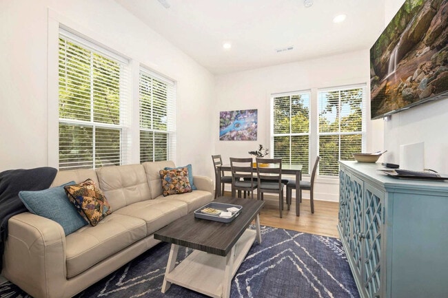 Building Photo - 376 S Hill Ave Unit ID1297814P