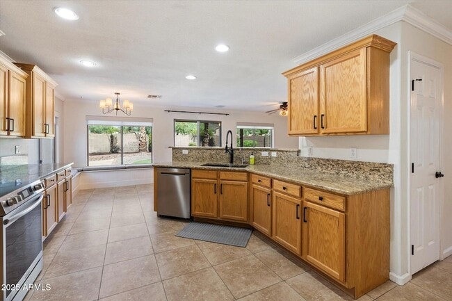 Building Photo - 2314 E Paraiso Dr