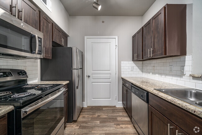 1BR, 1BA - 597SF - Kitchen - The Cape