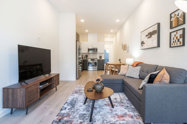 Building Photo - 1333 E Denny Way Unit ID1036021P