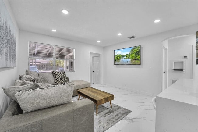 Photo - 1208 N 25th Ave Unit ID1342012P