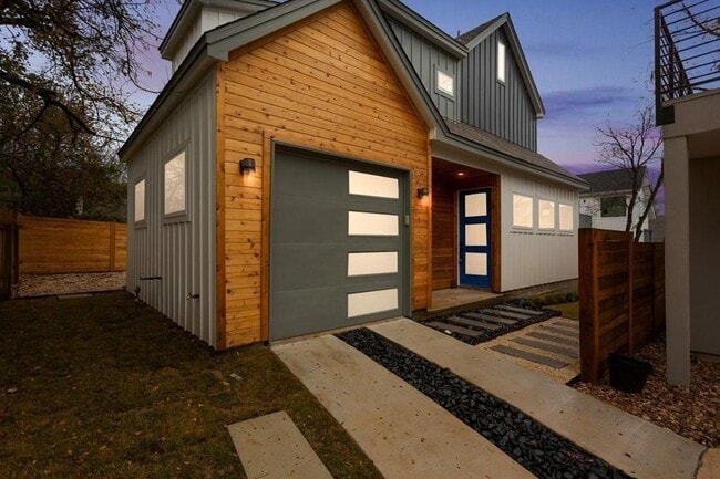 Building Photo - 3009 Kuhlman Ave