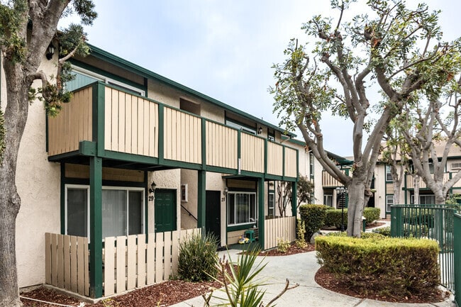 Building Photo - Robin Meadows Garden Grove