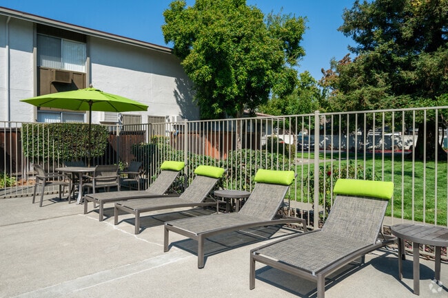 Pool Seating - Autumn Oaks Apartments