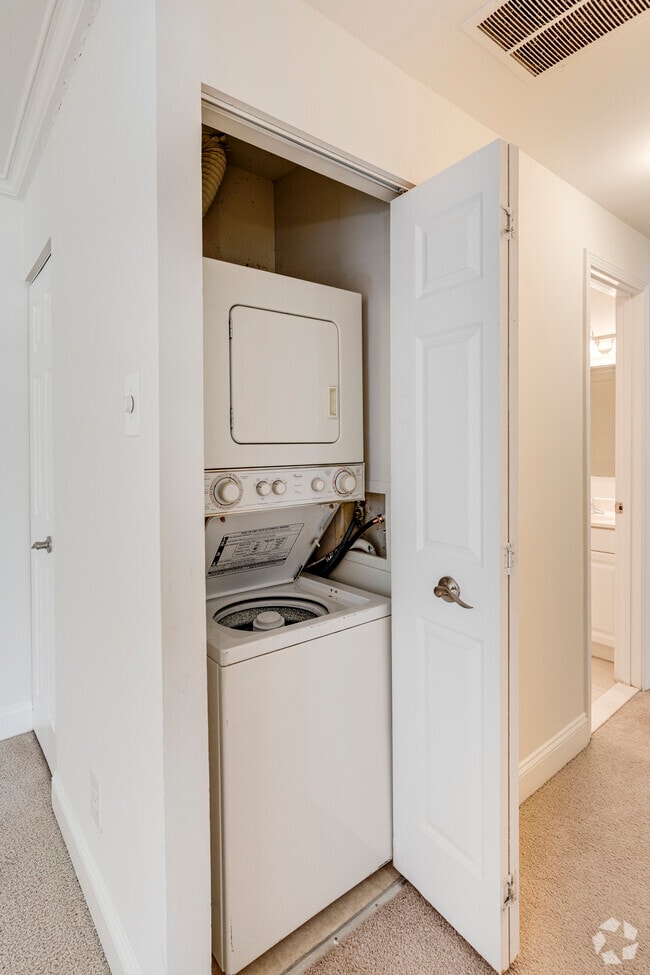 2BR, 1.5BA - 873SF - The Apartments at The Sycamores