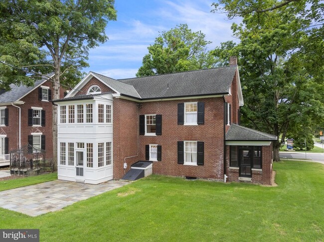 Photo - 155 W Lincoln Ave