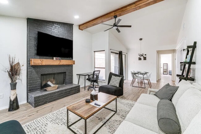Building Photo - 2912 Pegasus Dr Unit SI ID1625019P