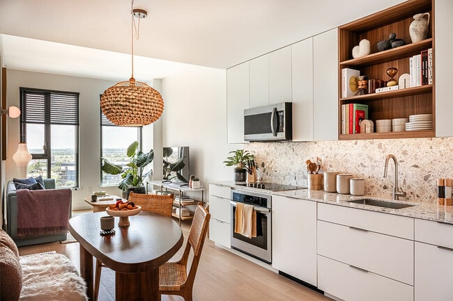 Building Photo - Dallas Urby