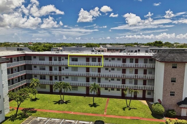 Building Photo - 4140 NW 44th Ave Unit 411