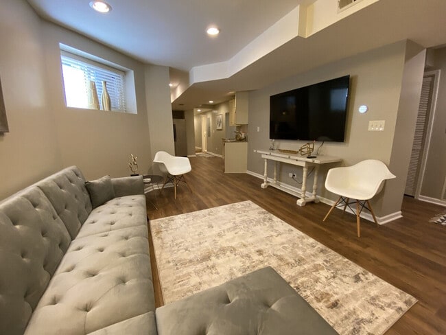 Building Photo - 2618 N Fremont St Unit ID1359761P