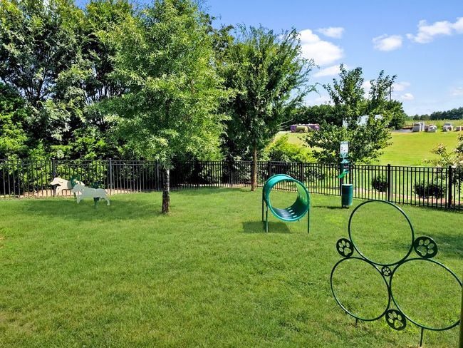 Fenced-in Pet Park - Plantation at Pleasant Ridge