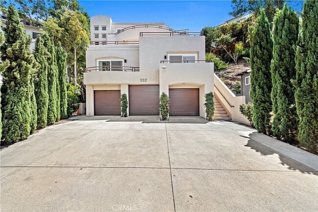 Building Photo - 352 Y Pl Unit B