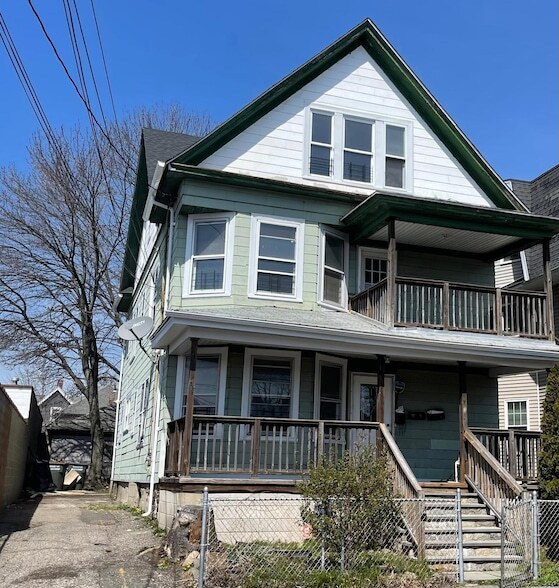 Photo - 223 Spring St